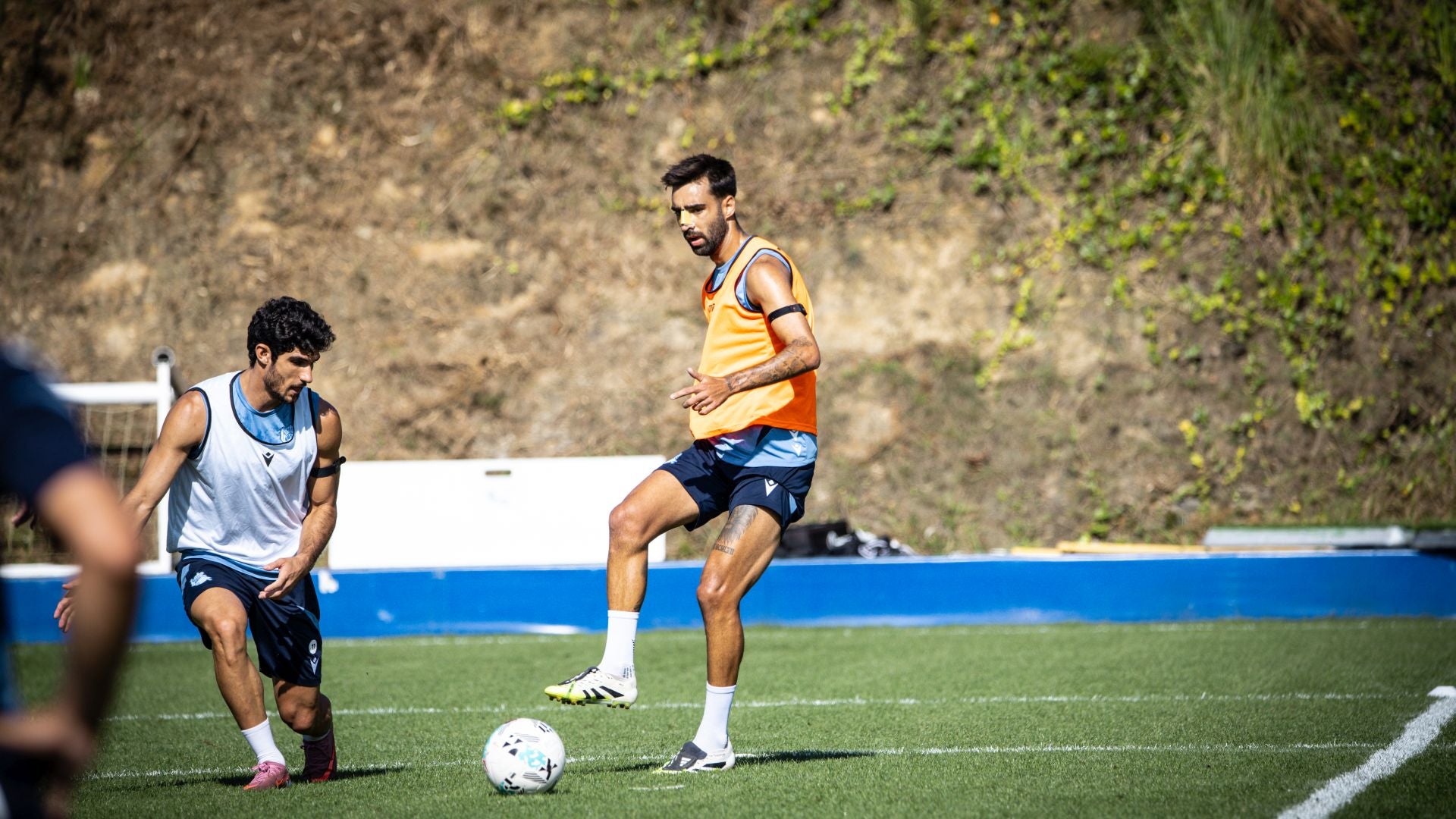Sergio dirige un entrenamiento con muchas novedades