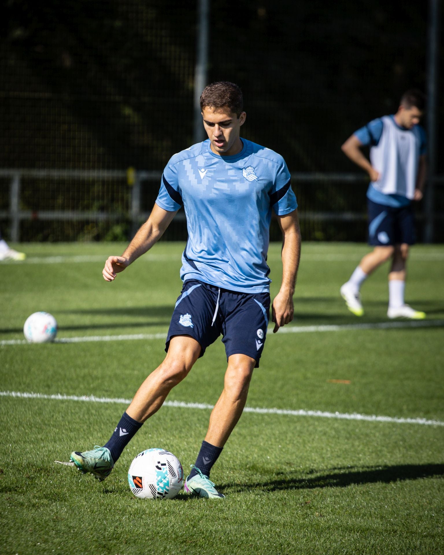 Sergio dirige un entrenamiento con muchas novedades