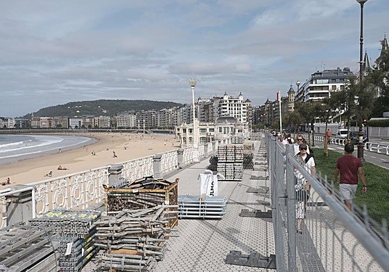 El paso de peatones se ha reducido y la semana que viene se trasladará al bidegorri.