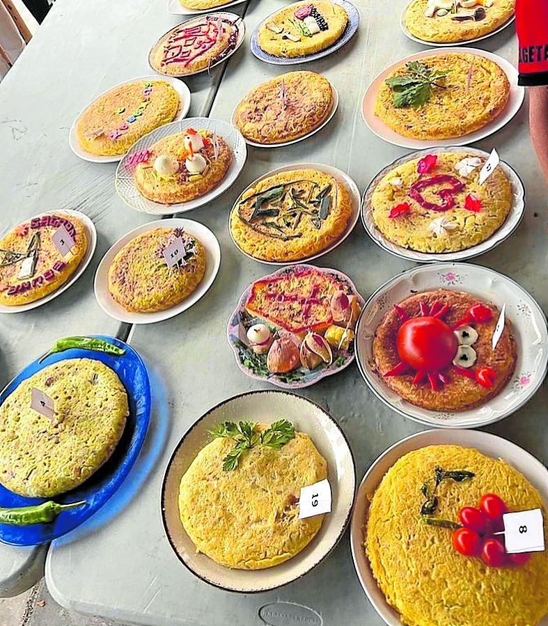 Una muestra de las tortilla a concurso en 2024.