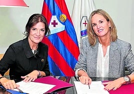 Amaia Gorostiza y Elixabete Goenaga sellan el nuevo acuerdo.