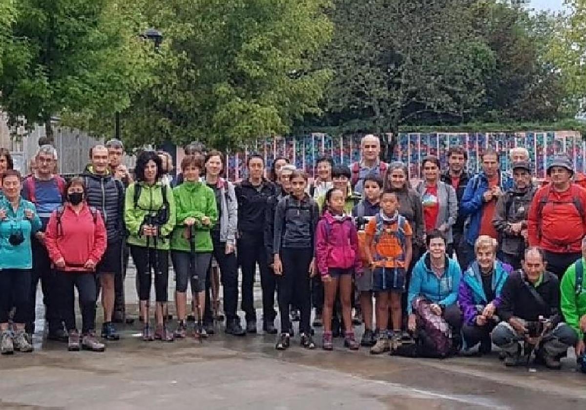 Pasa den urteko Bost Herrien arteko ibilaldian parte hartu zuten mendizaleak, Seguran.