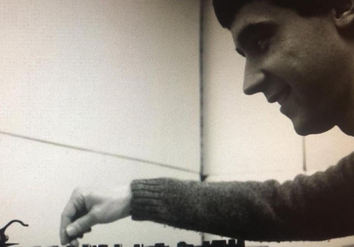 El recordado Beñat Gutiérrez, salseando entre aparatos de música.