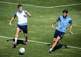 Luka Sucic, junto a Caleta-Car, durante el entrenamiento de este miércoles en Zubieta