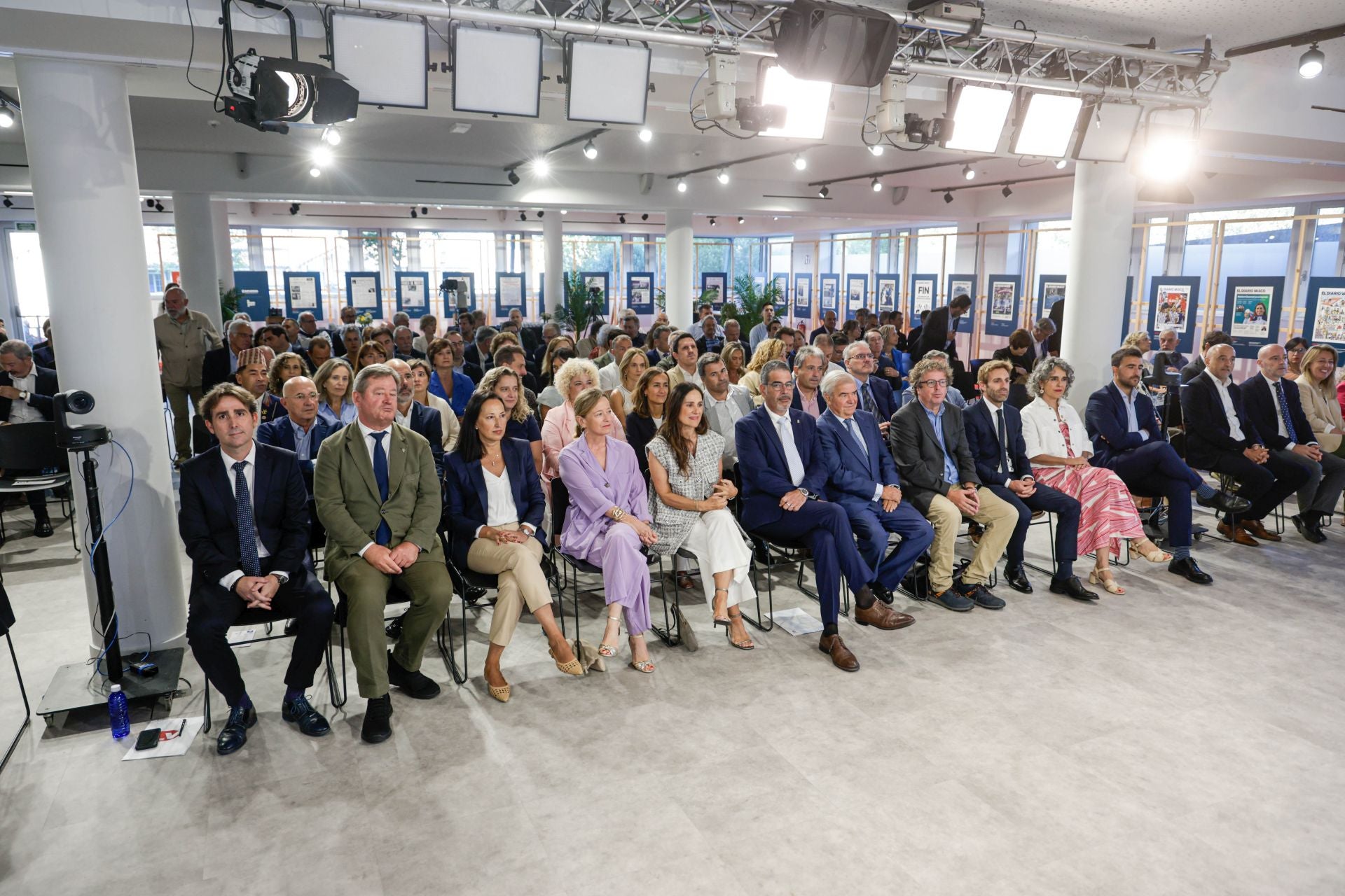 Una amplia representación del mundo político, económico e institucional se da cita en DV Gunea