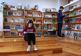 Alumnos de Haurtzarto participan en el club de lectura.