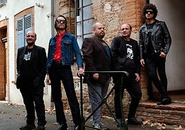 Los miembros de la veterana banda madrileña de Los Chicos, que cerrará el festival del sábado.