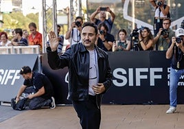 Juan Antonio Bayona, a su llegada al hotel María Cristina.