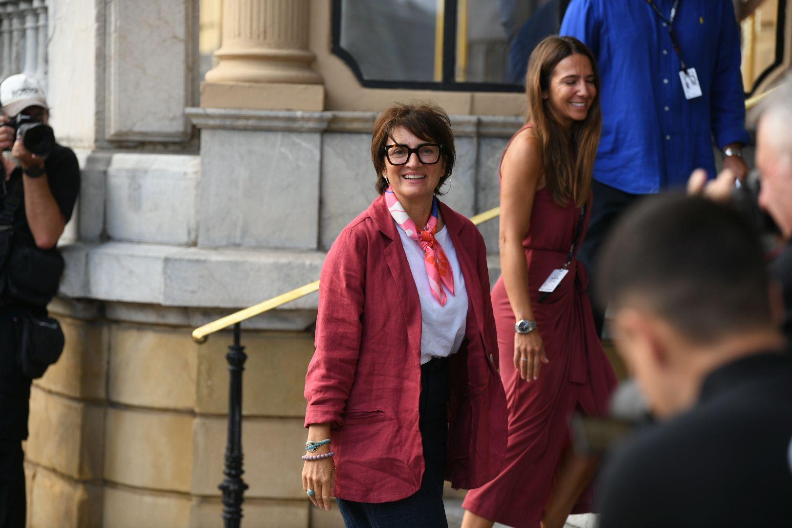 Silvia Abril, presentadora de la gala inaugural, muy sonriente a su llegada. 
