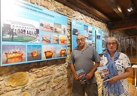 Javier Mazpule y Ana Benito, en su exposición, abierta hasta mañana en Casa Xenpelar.