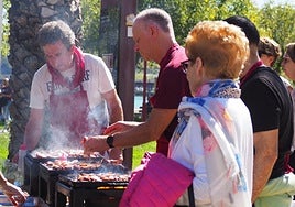 Olagarro-brotxetak plantxan eta olagarroa patatekin dastatzeko aukera izango da txosnetan.