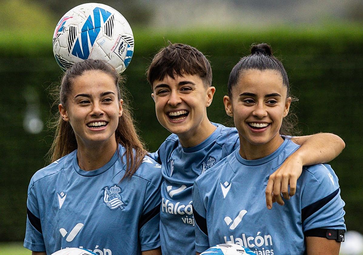 Apari, Pardo y Guridi aparecen sonrientes en un entrenamiento.