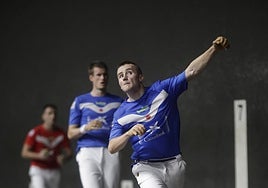 Amiano, en el Uranzu con Mariezkurrena II e Imaz detrás.