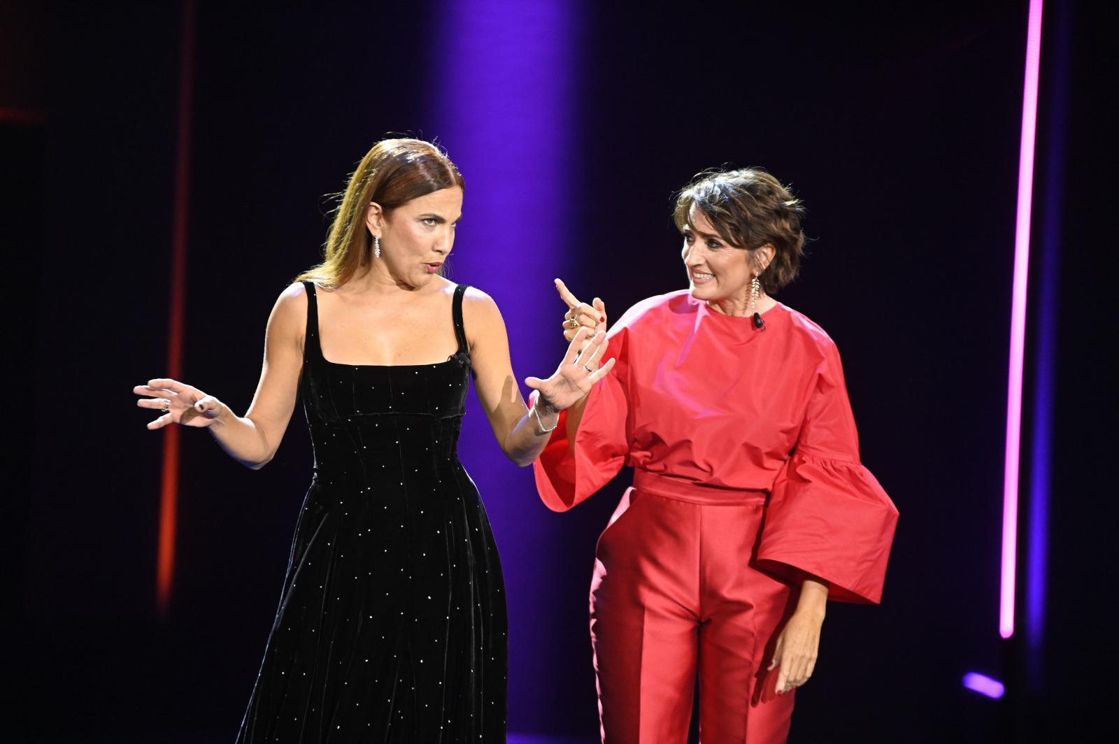 Esther García recibe el premio Donostia en la inauguración del Zinemaldia