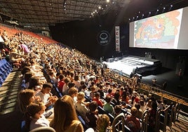 Bi mila haur baino gehiago bildu dira goizean Belodromoan 'Totoro auzokidea' filma ikusteko.