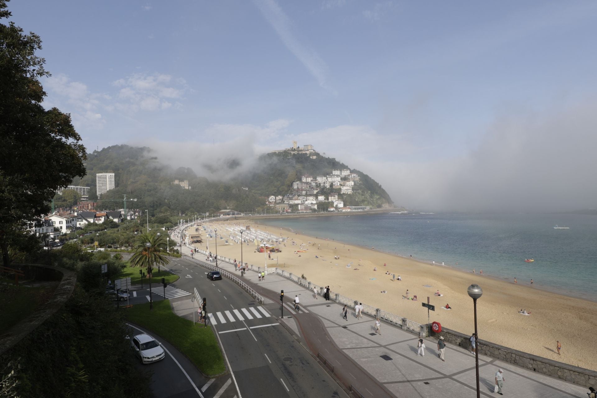 La niebla cubre la costa guipuzcoana