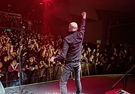 Jorge Martínez, líder de Ilegadoes durante un reciente concierto.