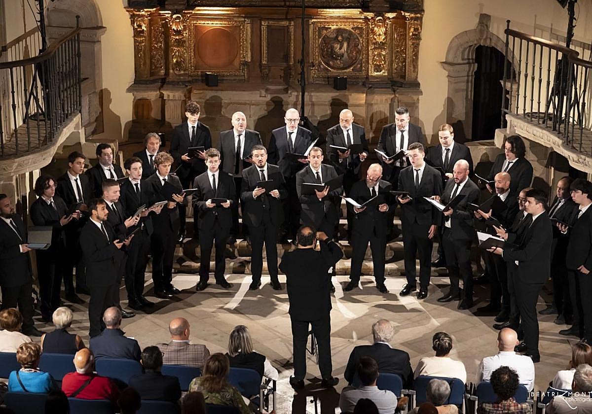 El coro Ferrum, que hoy estará en Erribera, durante una actuación.