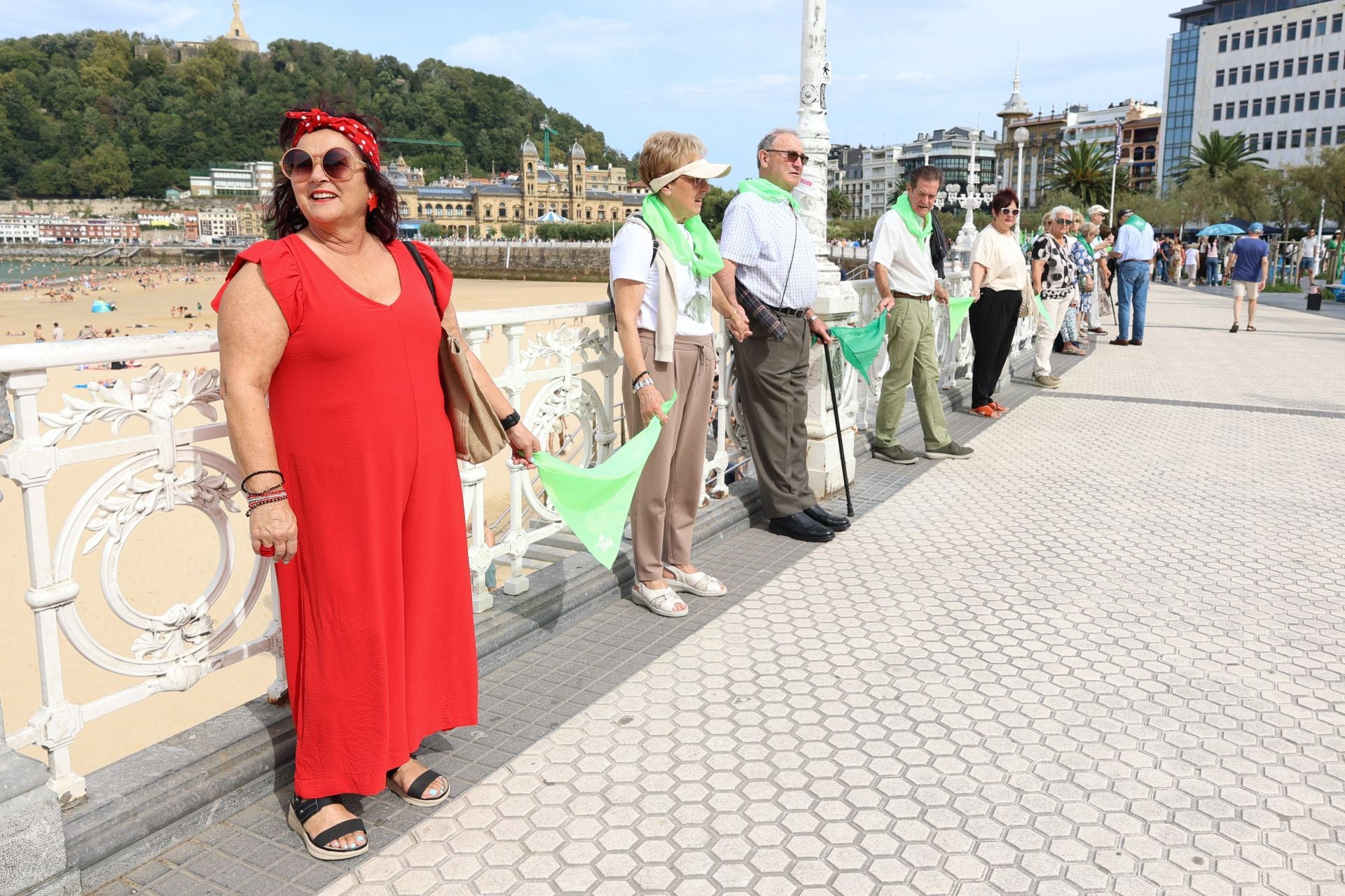 Cadena humana en Donostia para sensibilizar sobre el alzhéimer