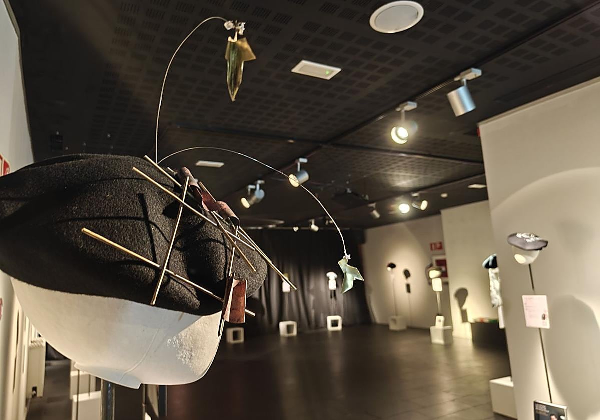 Los creadores han confeccionado txapelas usando toda variedad de materiales.