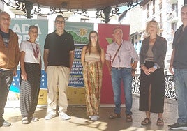 Organizadores y patrocinadores del festival, además de los músicos Nuria Culla y Alfonso Guilló.