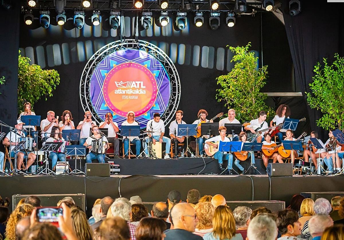 Conicerto ofrecido por Herri Arte Eskola en una edición anterior de Atlantikaldia.