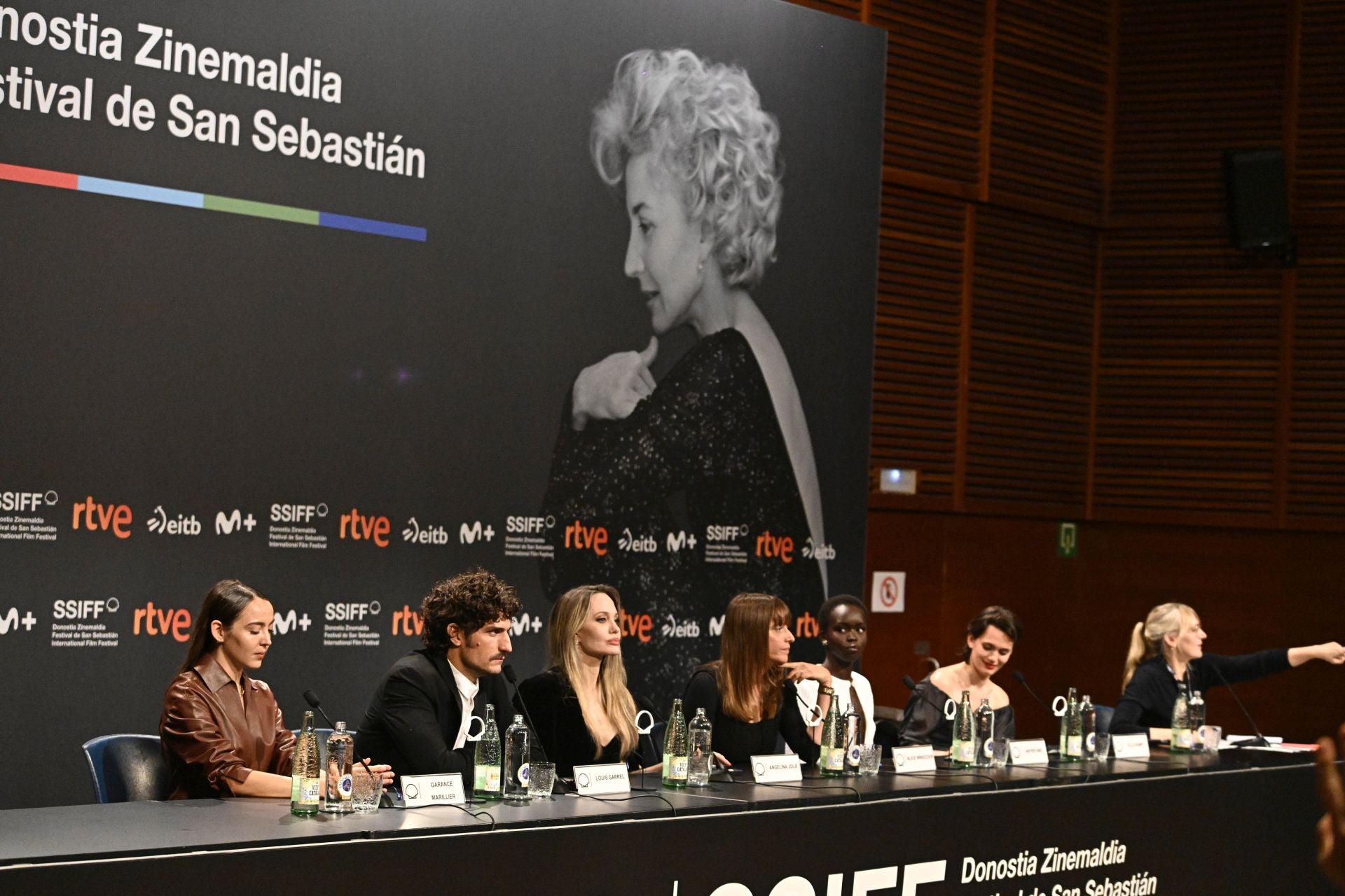 El caluroso aplauso a Angelina Jolie en el Kursaal de San Sebastián