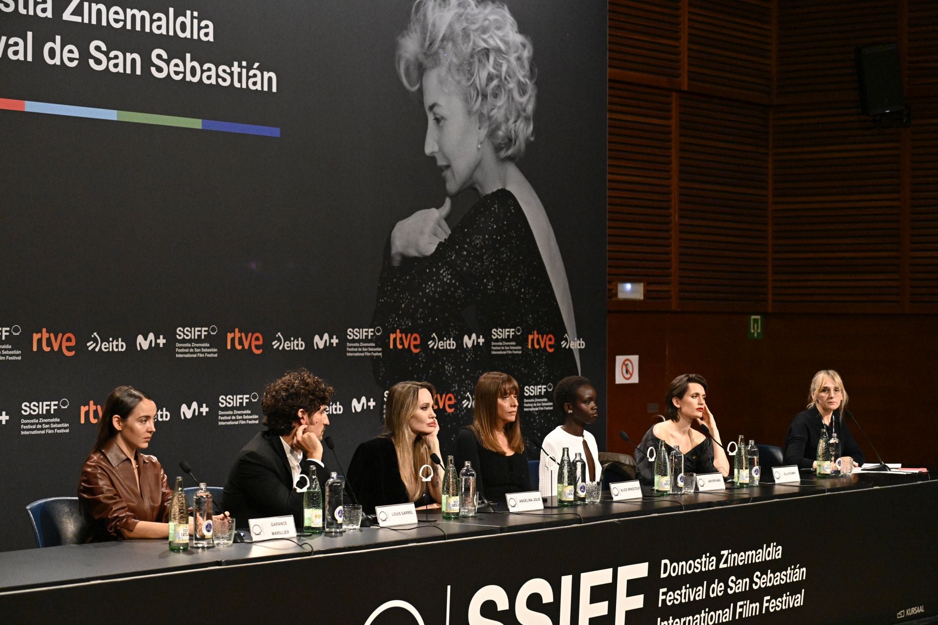 El caluroso aplauso a Angelina Jolie en el Kursaal de San Sebastián