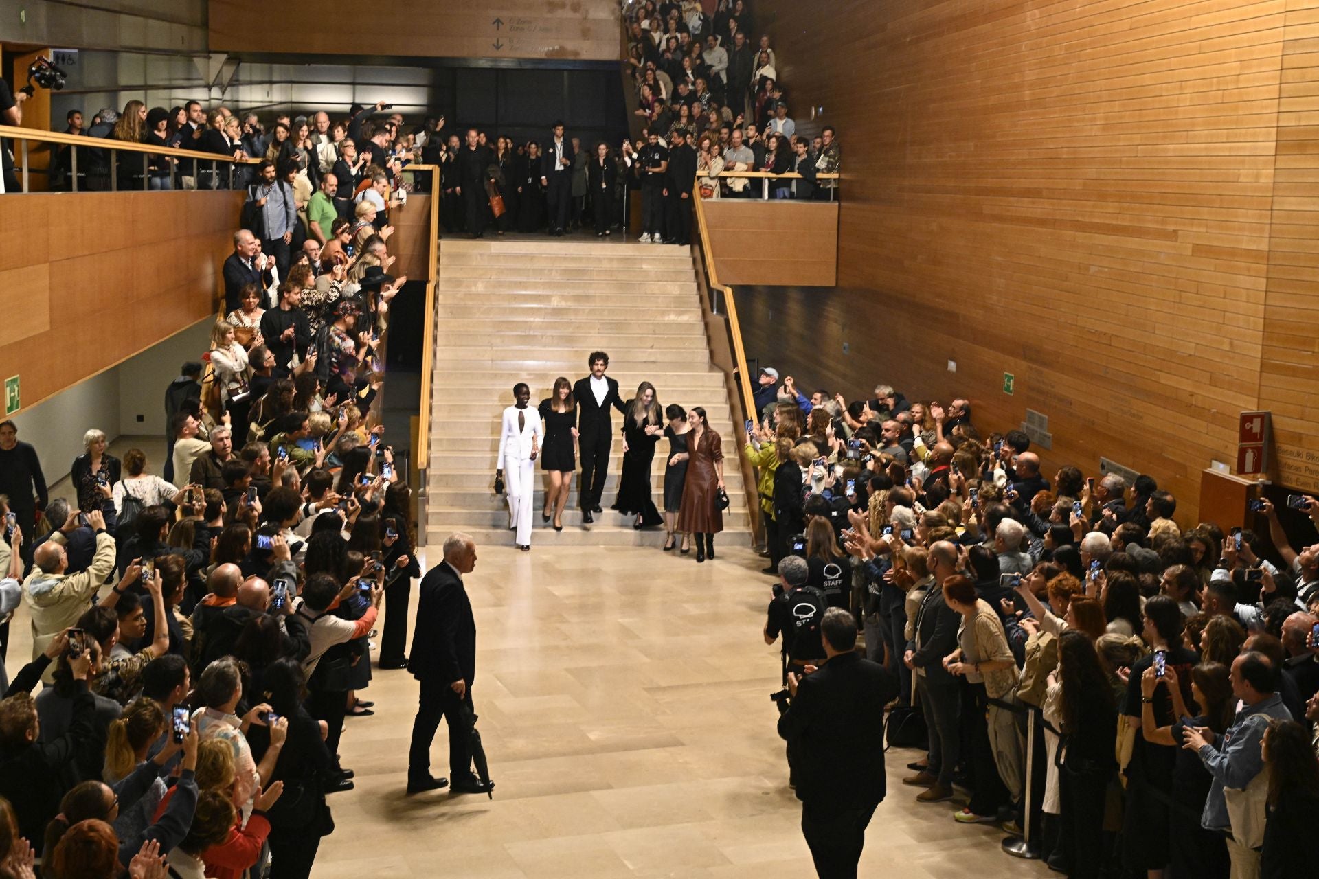 El caluroso aplauso a Angelina Jolie en el Kursaal de San Sebastián