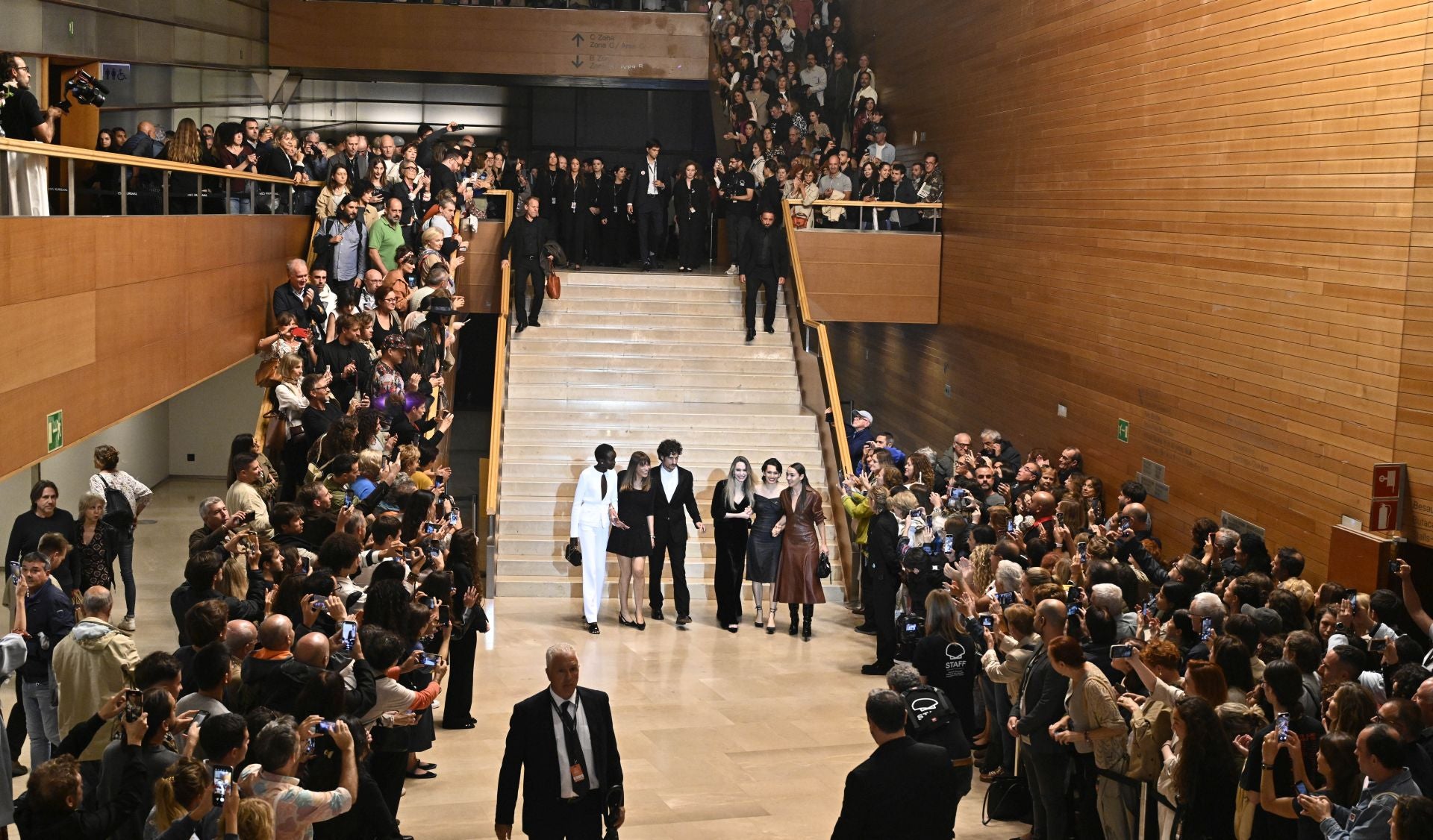 El caluroso aplauso a Angelina Jolie en el Kursaal de San Sebastián
