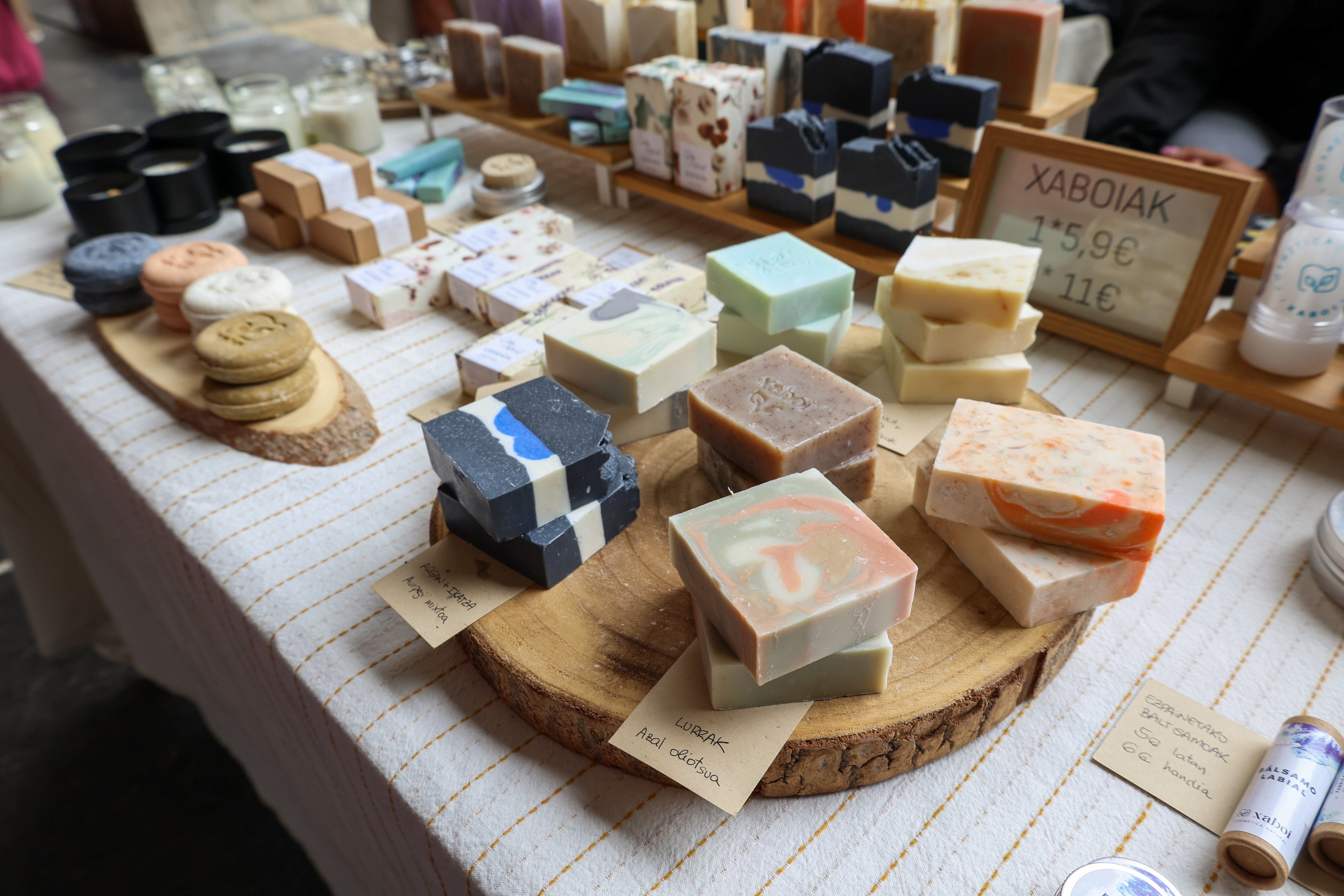 La lluvia no puede con las Euskal Jaiak en Hernani