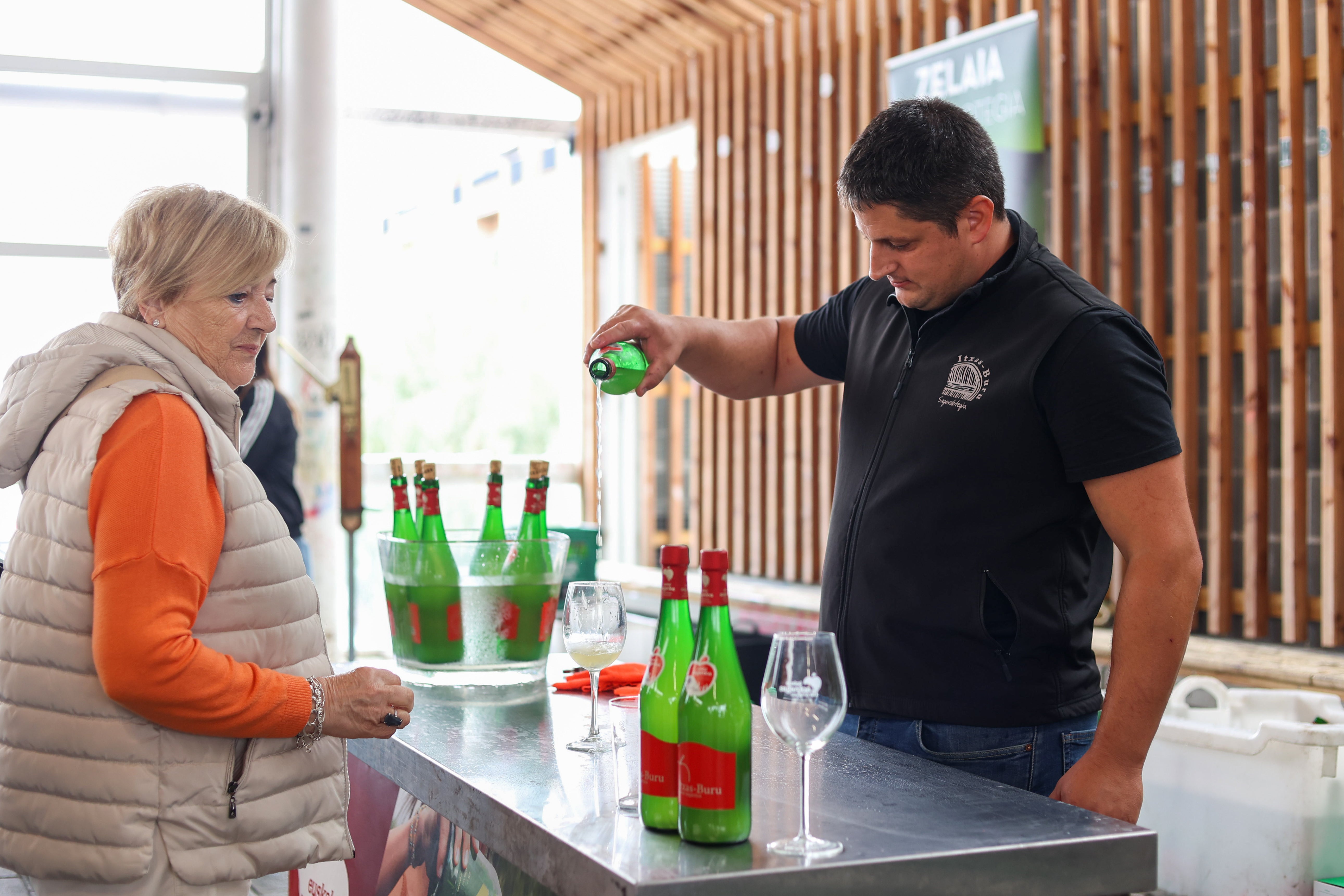La lluvia no puede con las Euskal Jaiak en Hernani