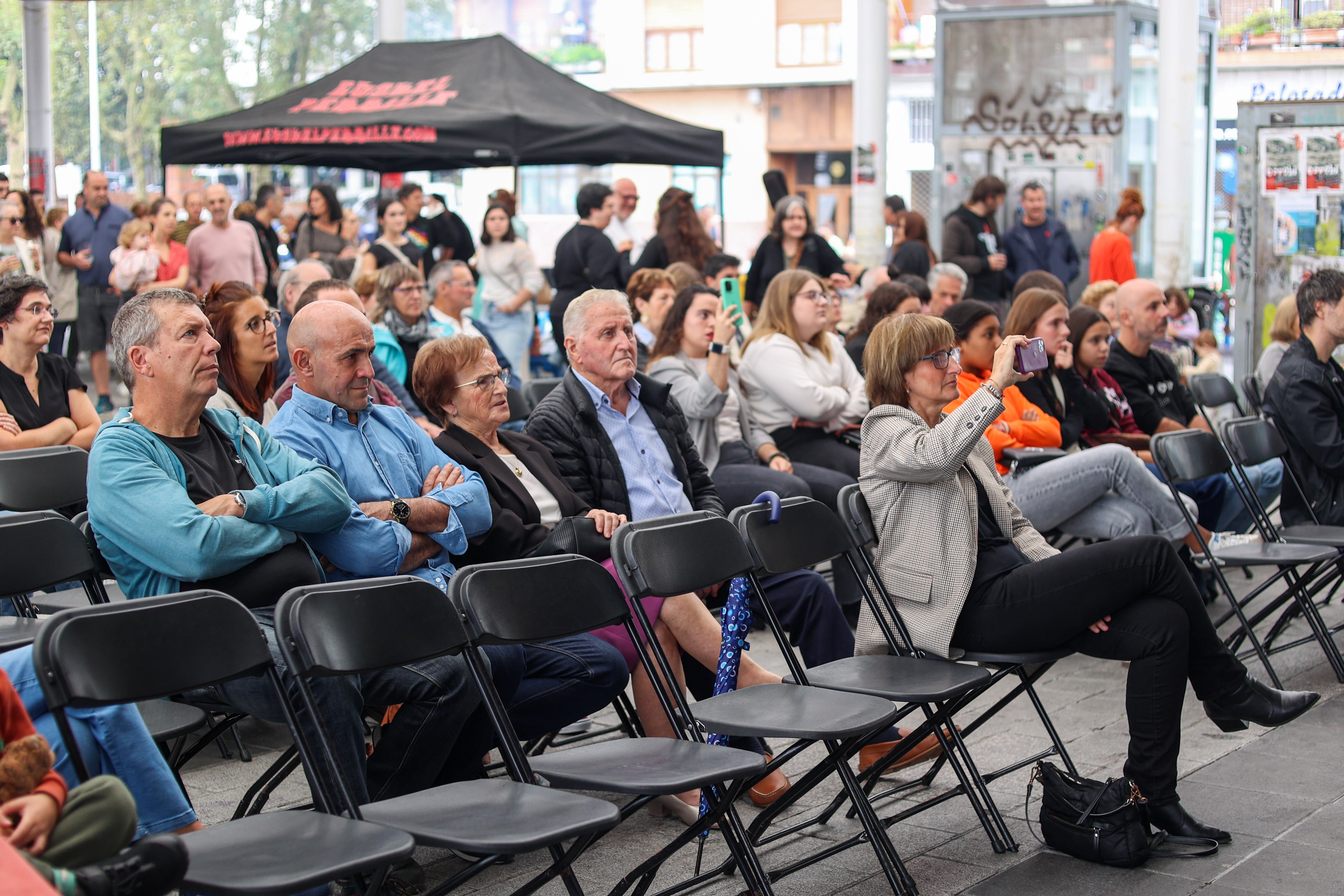 La lluvia no puede con las Euskal Jaiak en Hernani
