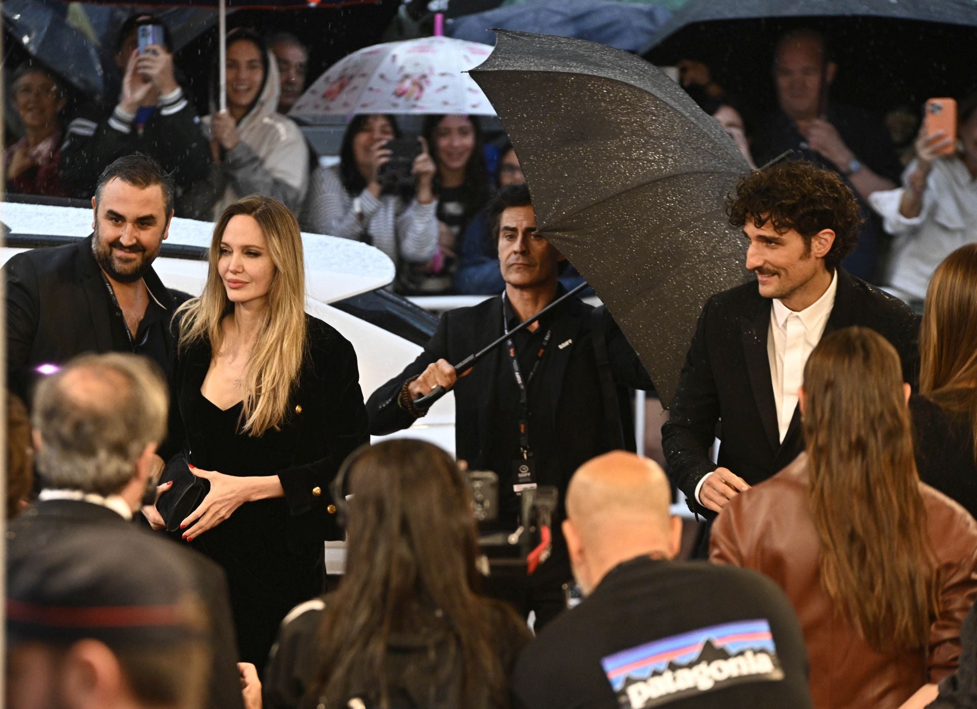 Las mejores imágenes del paso de Angelina Jolie por la alfombra roja del Festival de Cine de San Sebastián