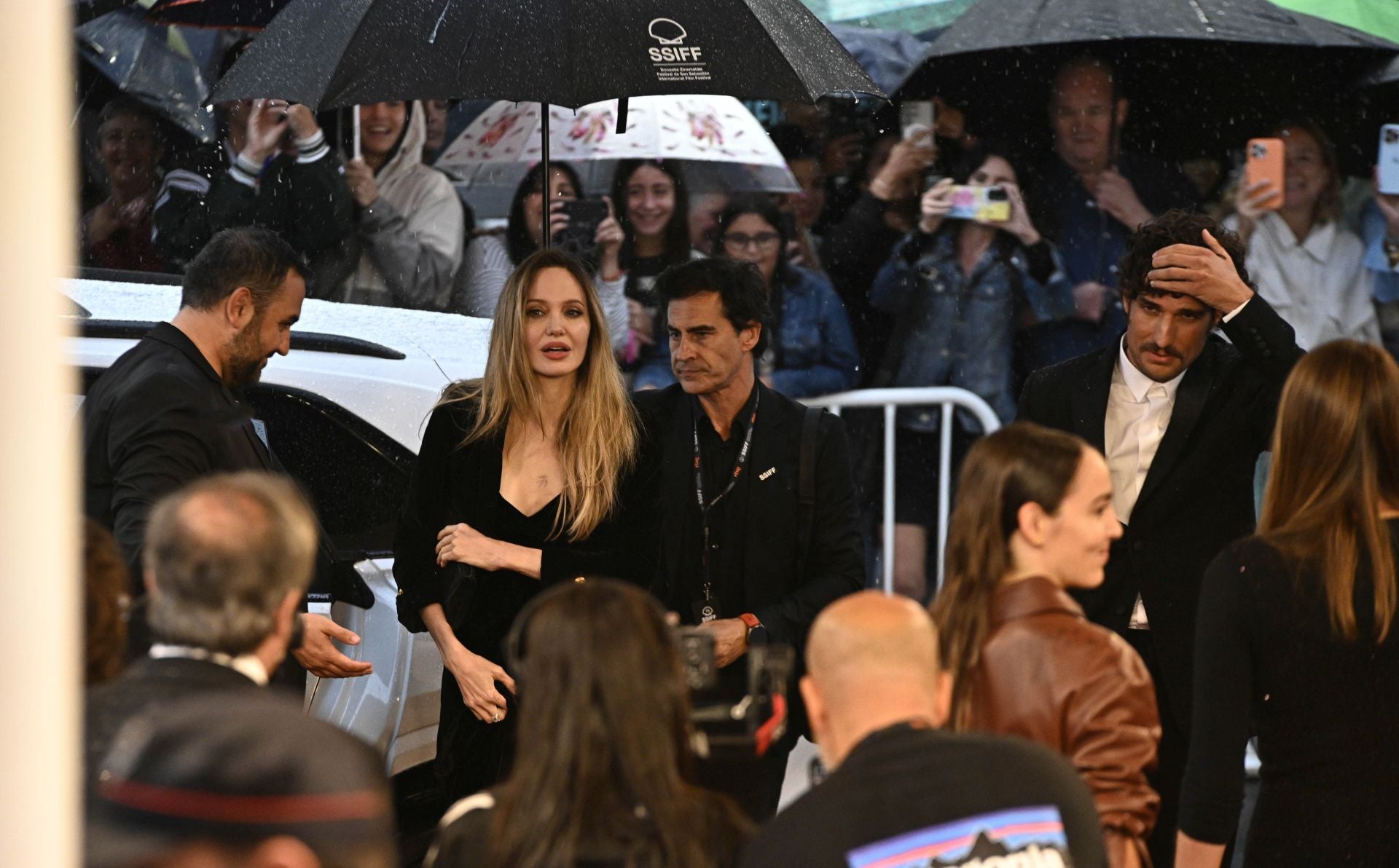 Las mejores imágenes del paso de Angelina Jolie por la alfombra roja del Festival de Cine de San Sebastián