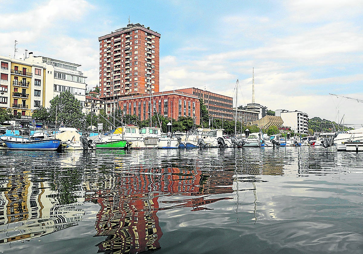 La zona interior del muelle del Hospitalillo del puerto de Pasaia es la que peor calidad del agua presenta de las zonas litorales de Gipuzkoa.