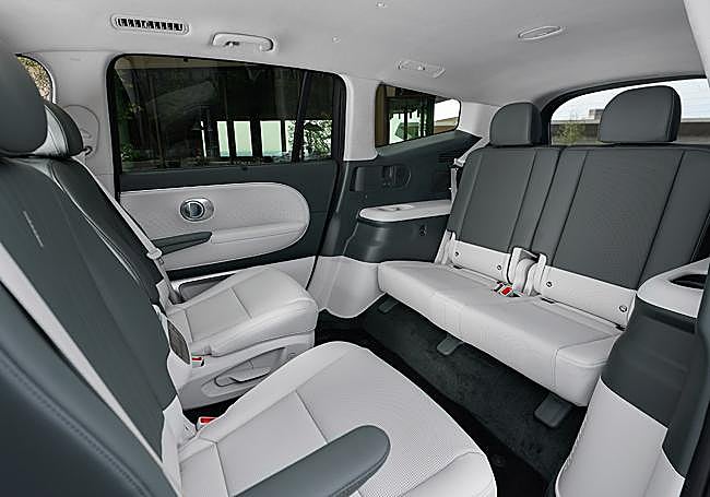 Multiples configuraciones en su interior, como los asientos giratorios en la configuración de 6 plazas