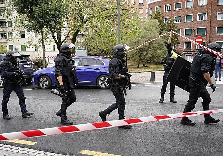 La Ertzaintza cree que los agresores y la víctima del apuñalamiento mortal de Bilbao «no se conocían»