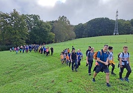 Cada año, cientos de escolares y sus familiares participan en esta cita deportiva.