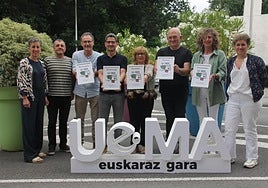 UEMAko ordezkariak eta zenbait alkate, mankomunitatearen azken batzarrean.