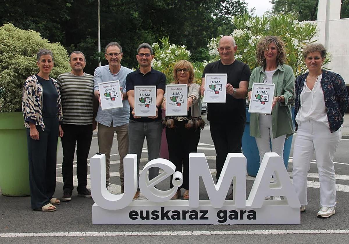 UEMAko ordezkariak eta zenbait alkate, mankomunitatearen azken batzarrean.