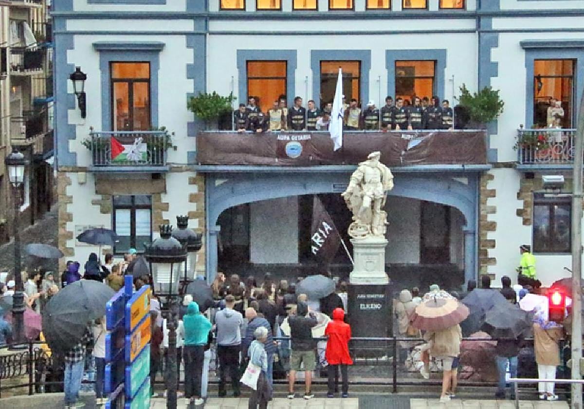 Getariarrek traineruko kideak omendu dituzte