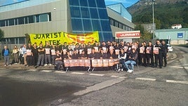 Compareciencia realizada ayer por los trabajadores de Juaristi y Aitek.