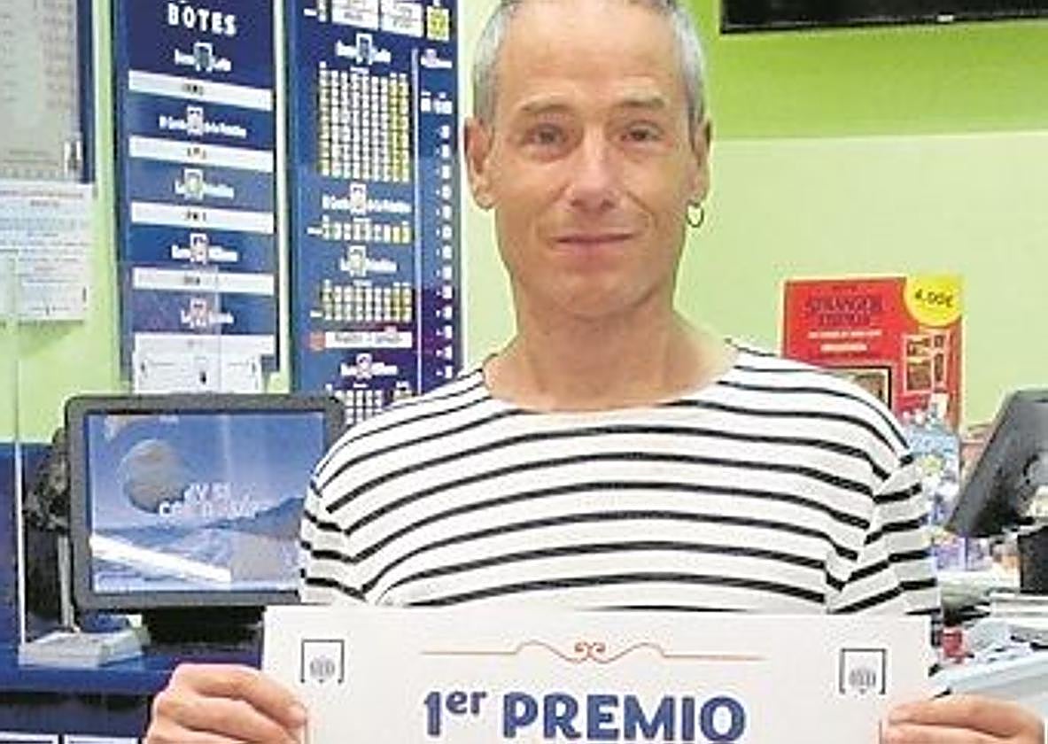 Zunbeltz Auzmendi con el número agraciado.