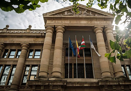 Ocho meses de prisión a un hombre por llamar «perra» y «sudaca» a una joven de origen latinoamericano en San Sebastián