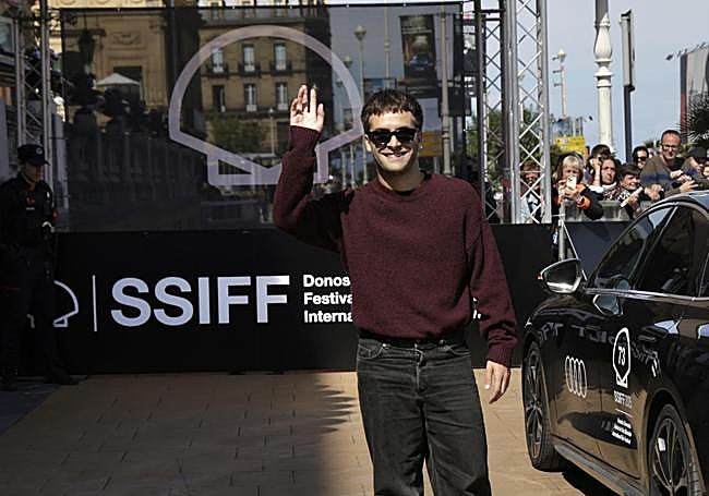 Llegada a Donostia del actor Ricardo Gómez