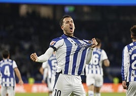 Oyarzabal celebra el 'gol partita' ante el Mallorca