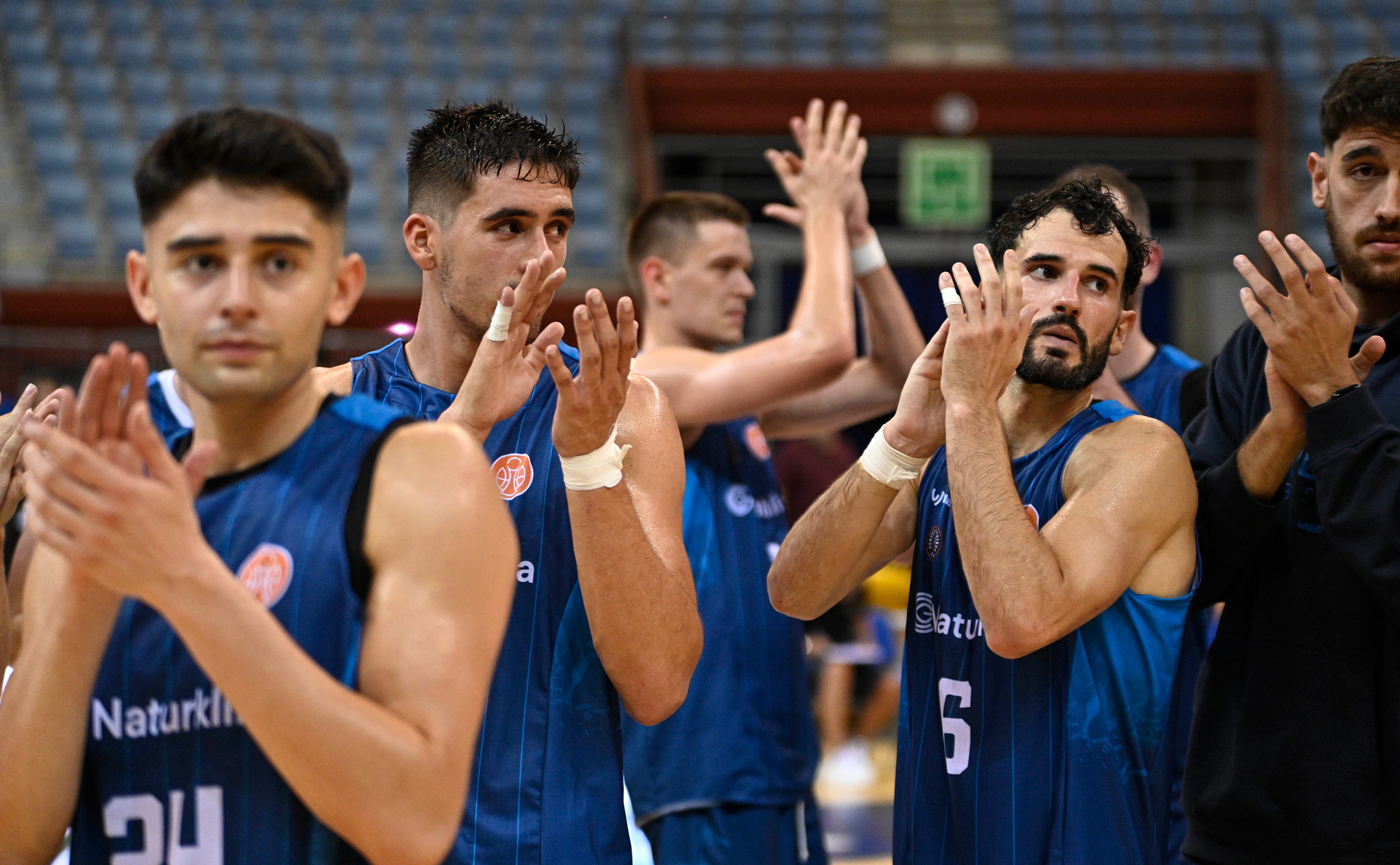 Nacho Varela, Manex Ansorregi, Ondrej Hanzlik y Aitor Zubizarreta, tras el encuentro amistoso frente al Biele Iraurgi.