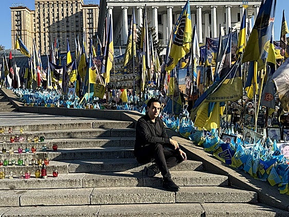 El director donostiarra en una imagen tomada esta semana en la Plaza de la Independencia de Kiev.