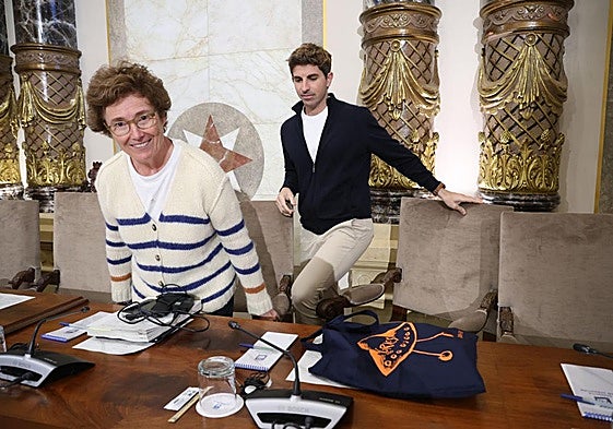 La concejala de Urbanismo, Nekane Arzallus, junto a su compañero Jon Insausti.